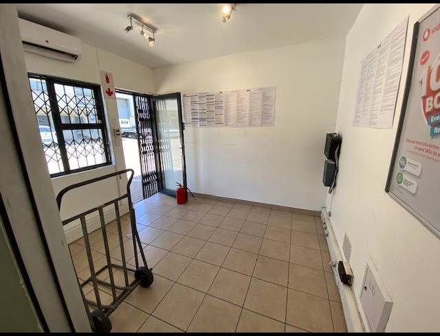 216M² WAREHOUSE TO LET IN BRIARDENE